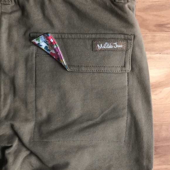 Matilda Jane floral embroidered woman’s leggings - Picture 6 of 8